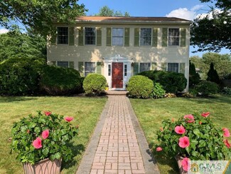 2 Chandler Ct, Plainsboro, NJ 08536