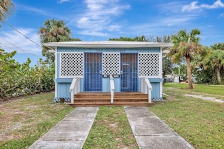 922 SE Bayou Ave, Stuart, FL 34994