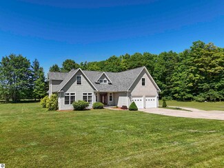 430 Powell Dr, Cadillac, MI 49601