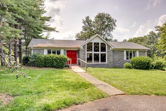 560 Kemper Ln, Danville, KY 40422
