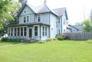 300 S Pine St, Weyauwega, WI 54983