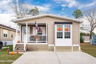 3 Badger Ct, Whiting, NJ 08759