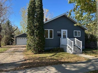 1008 Main St, Bottineau, ND 58318