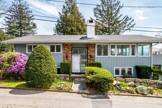 1 Seaward Ln, South Dartmouth, MA 02748