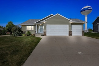 301 Sunflower Dr, Fairfax, IA 52228