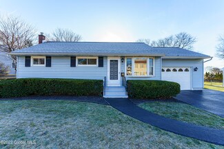 4 Krug Ct, Albany, NY 12211