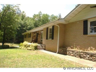 126 Andrews Rd, Zirconia, NC 28790