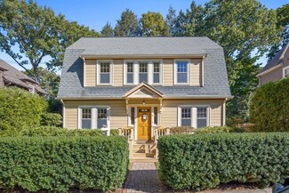 21 Canterbury Rd, Newton Highlands, MA 02461