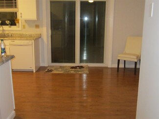 1025 S Mammoth Rd Unit 4, Manchester, NH 03109