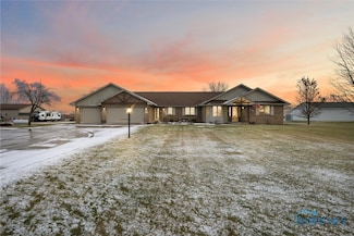 24568 Tracy Rd, Perrysburg, OH 43551