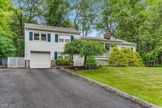 4 Highland Ct, Morris Plains, NJ 07950
