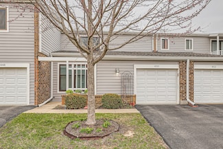 450 Hickory Dr, Wheeling, IL 60090