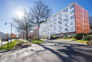 10 Hammond Pond Pkwy Unit 303, Chestnut Hill, MA 02467