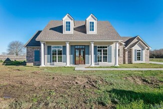 208 Le Belle Maison Dr, Raceland, LA 70394