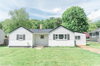 1706 Adams St, Coshocton, OH 43812