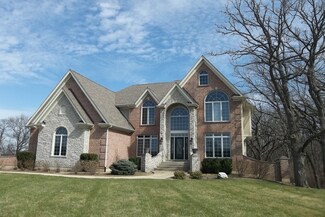 2708 Chatham Ln, Woodstock, IL 60098