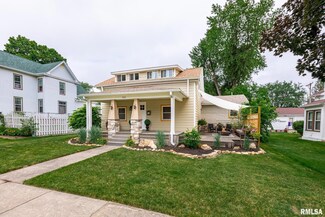 322 8th St, de Witt, IA 52742