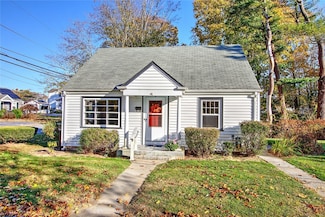 4 Clancy St, Swansea, MA 02777