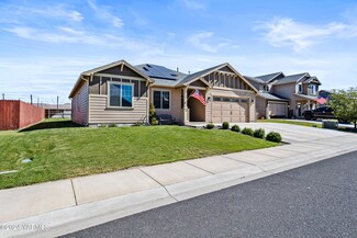 907 Magnum Ave, Moxee, WA 98936
