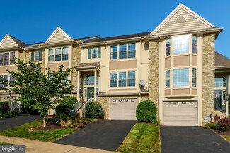 719 Skywalk Ln, Lancaster, PA 17601