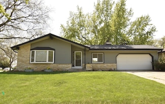 1003 W Wake Forest Ct, Oak Creek, WI 53154