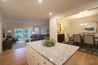 6 Overlook Dr Unit 203, Andover, MA 01810
