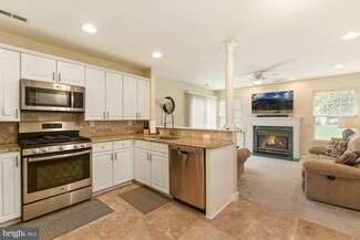 16 Clifford Dr, Mount Laurel, NJ 08054