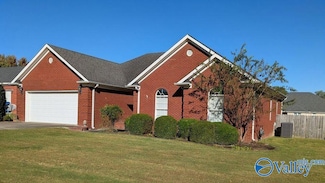 2000 Cedarwood Dr SW, Hartselle, AL 35640