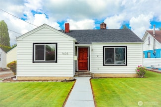 1605 Douglas St, Mount Vernon, WA 98273