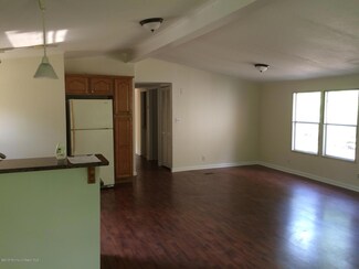 2 Short Oaks Ct, Manalapan, NJ 07726