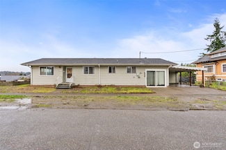 404 11th St, Raymond, WA 98577
