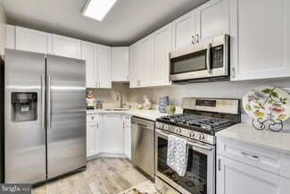 5605 Shawnee Dr, Oxon Hill, MD 20745