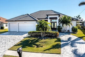 2553 Surfside Blvd, Cape Coral, FL 33914