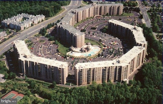 8340 Greensboro Dr Unit 712, McLean, VA 22102