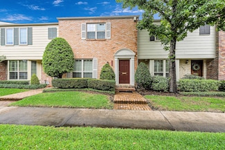 1329 Fountain View Dr Unit 135, Houston, TX 77057