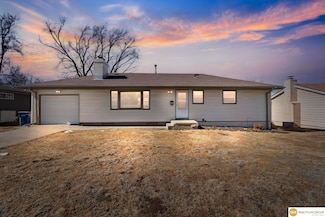 1237 Sunset Dr, Bellevue, NE 68005