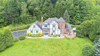 1143 Leesome Ln, Altamont, NY 12009