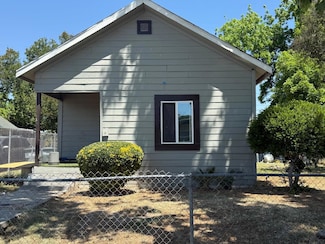 2215 E Clay Ave, Fresno, CA 93701
