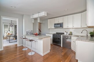 11 Centre St, Lowell, MA 01852