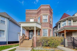 5928 W Walton St, Chicago, IL 60651