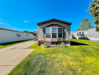 20463 Harmony Dr, Clinton Township, MI 48036