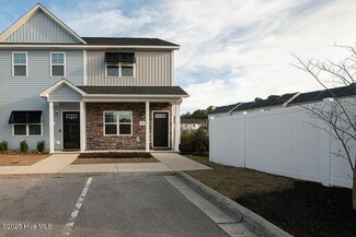 69 Outrigger Dr, Swansboro, NC 28584