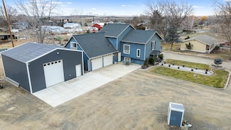 90 White Dr, Burbank, WA 99323