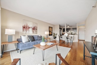 26 10th St W Unit 706, Saint Paul, MN 55102