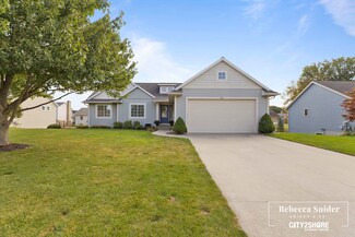 906 Fairwood Ct, Jenison, MI 49428
