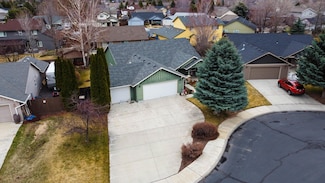 2120 NW 21st Ct, Redmond, OR 97756
