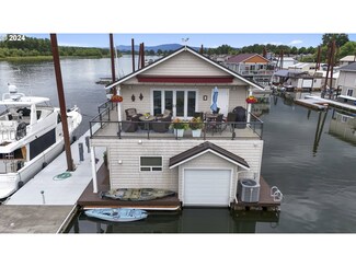 18699 NE Marine Dr Unit D11, Portland, OR 97230