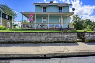586 Hollywell Ave, Chambersburg, PA 17201