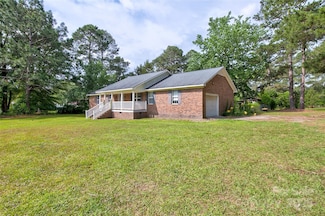 589 White Pines Cir, Camden, SC 29020