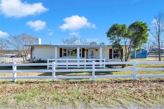 200 Lakeshore Loop, Tow, TX 78672